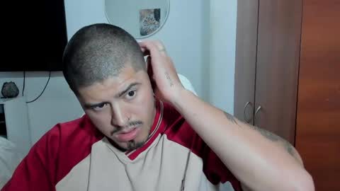 Snapshot of baltazardupont chatting on May 5, 2026, 9:39 am Andres - online show from May 5, 2026, 9:39 am