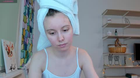 Kira online show from December 15, 2025, 3:05 pm