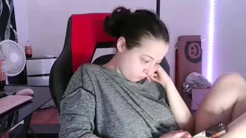 bambiboo8113 online show from February 25, 2025, 4:53 pm