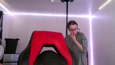 bambiboo8113 online show from March 4, 2025, 7:11 pm