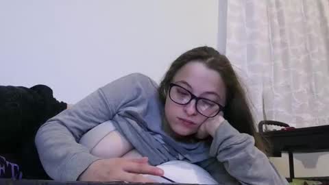 bambiboo8113 online show from November 7, 2025, 3:39 am