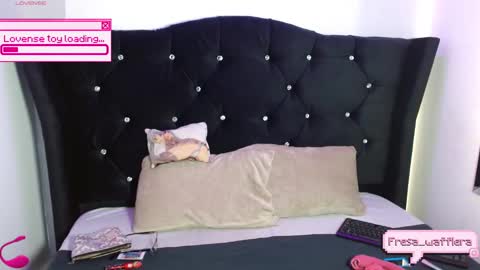 banana_wafflera online show from November 10, 2025, 12:37 pm