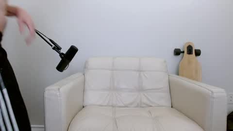 bananacurvesleft online show from June 7, 2026, 6:17 am