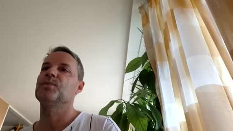 bananasplit1900 online show from February 5, 2026, 8:41 am