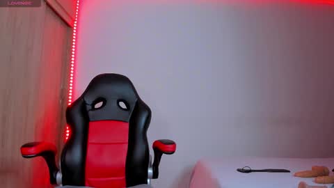 Nicolle  online show from November 3, 2025, 4:03 am