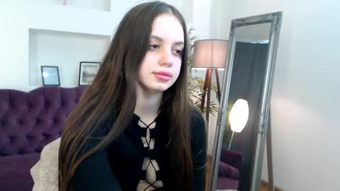 Scarlett online show from April 19, 2026, 12:15 pm