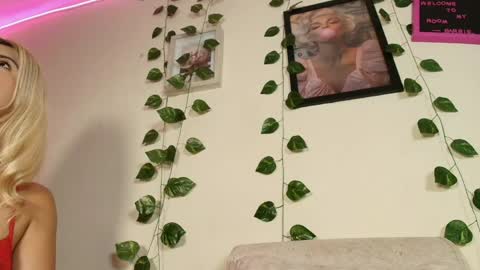 barbiie_98 online show from May 2, 2026, 4:12 pm