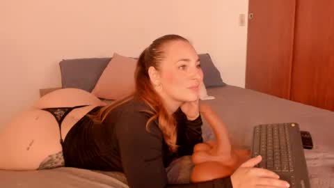 Snapshot of barbiieroberts chatting on July 22, 2026, 2:53 pm B A R B I E R O B E R T S online show from July 22, 2026, 2:53 pm