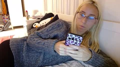 Lena online show from September 24, 2025, 12:52 pm