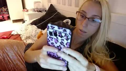Lena online show from September 27, 2025, 6:24 pm