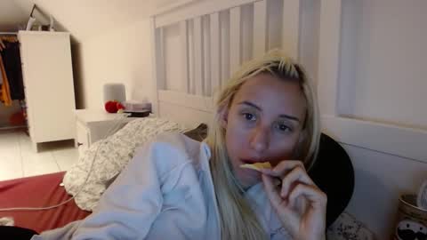 Lena online show from October 4, 2025, 8:34 am