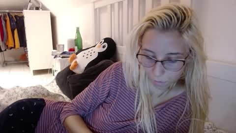 Lena online show from October 6, 2025, 11:29 am