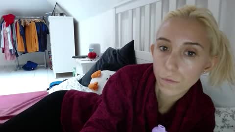 Lena online show from October 18, 2025, 12:06 pm