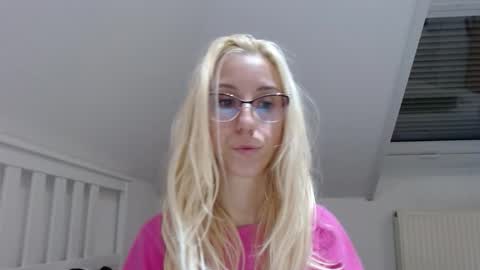 Lena online show from October 21, 2025, 6:30 pm