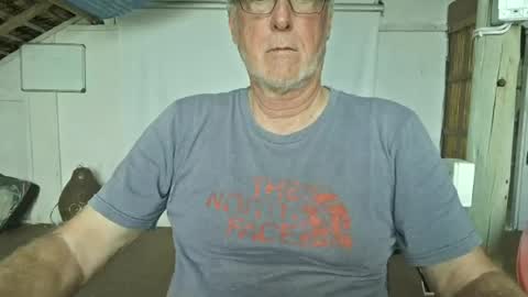 Snapshot of bassx40 chatting on June 25, 2026, 10:09 am bassx40 online show from June 25, 2026, 10:09 am