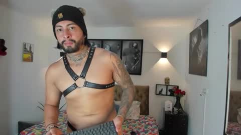 bastian_jones1 online show from October 29, 2025, 9:49 pm