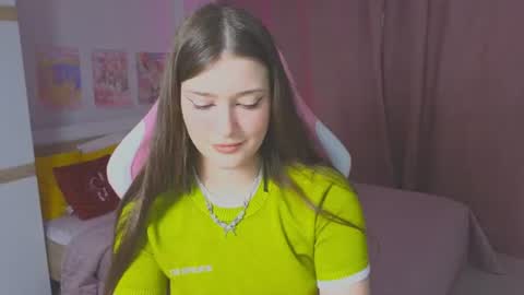 Snapshot of batty_sweetie chatting on June 17, 2026, 7:44 am Jessica online show from June 17, 2026, 7:44 am