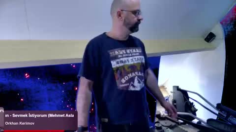 bazzz_8 online show from March 5, 2025, 6:45 pm