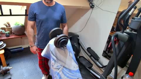 bazzz_8 online show from April 16, 2026, 5:14 pm