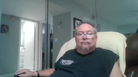 Snapshot of bbb1952 chatting on October 6, 2025, 4:48 pm Single Grandpa in Florida. Love to C2C and have Fun Privately online show from October 6, 2025, 4:48 pm