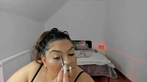 EvaEmi online show from October 27, 2025, 2:32 pm