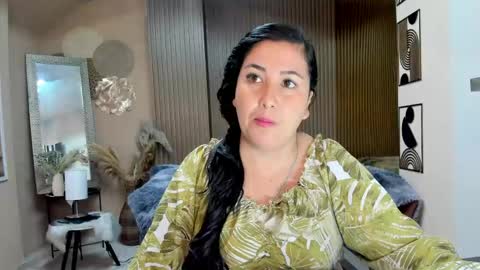 Snapshot of bbwluxurymuse chatting on June 1, 2026, 11:34 am bbwluxurymuse online show from June 1, 2026, 11:34 am