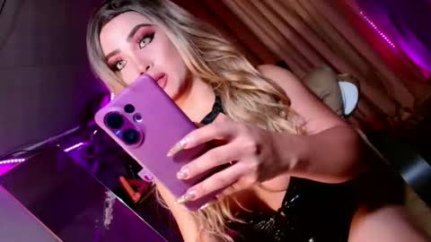 bby_lexielore69 online show from October 19, 2025, 9:59 pm