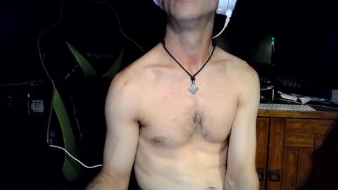 bchillin28 online show from November 25, 2025, 8:14 am