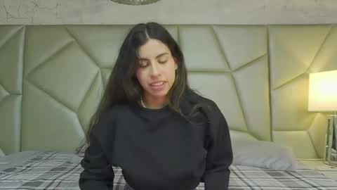 Helena  Evan online show from December 16, 2025, 11:37 am