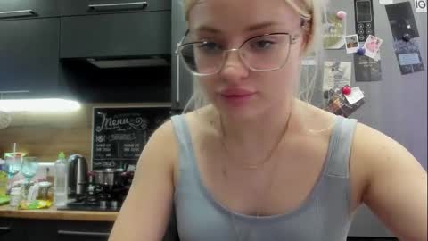 Summer BABY online show from October 16, 2025, 1:12 pm