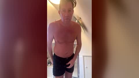 Snapshot of beachlover39 chatting on February 23, 2026, 10:12 am Beachlover39 online show from February 23, 2026, 10:12 am