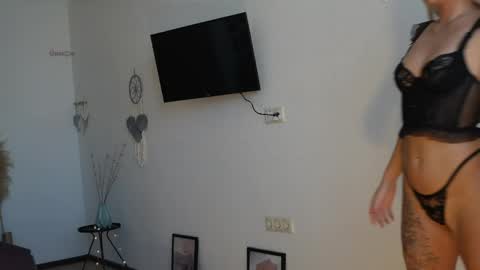 Snapshot of beanco_ chatting on May 3, 2026, 8:09 am Chloe online show from May 3, 2026, 8:09 am