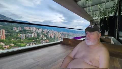 Snapshot of bear4muscle chatting on February 9, 2025, 8:45 pm Dookie online show from February 9, 2025, 8:45 pm