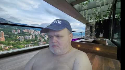 Snapshot of bear4muscle chatting on October 12, 2025, 9:58 pm Dookie online show from October 12, 2025, 9:58 pm