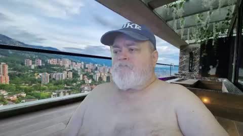 Snapshot of bear4muscle chatting on February 21, 2026, 8:32 pm Dookie online show from February 21, 2026, 8:32 pm