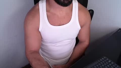 Snapshot of beard_top_guy chatting on May 20, 2026, 12:55 pm Beard Guy online show from May 20, 2026, 12:55 pm