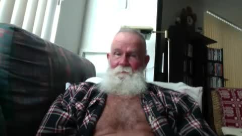 Snapshot of beardbushy chatting on June 18, 2026, 4:00 pm beardbushy online show from June 18, 2026, 4:00 pm