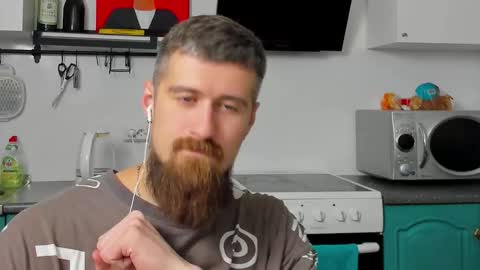 Snapshot of bearded_legend chatting on September 17, 2025, 12:01 am Zeus online show from September 17, 2025, 12:01 am