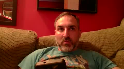 Snapshot of beardedambition chatting on June 11, 2026, 12:43 am beardedambition online show from June 11, 2026, 12:43 am