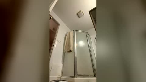 Snapshot of bearmeat4you chatting on March 14, 2026, 1:12 am bearmeat4you online show from March 14, 2026, 1:12 am