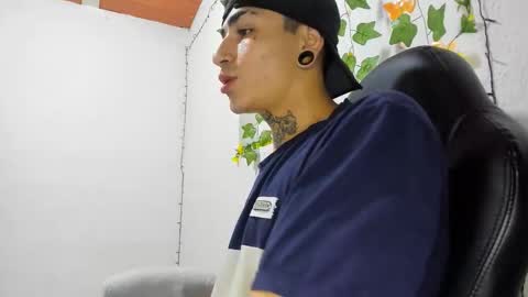 Snapshot of beatandtalk chatting on November 23, 2025, 4:40 pm beatandtalk online show from November 23, 2025, 4:40 pm