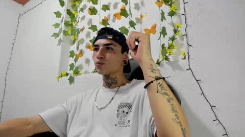 Snapshot of beatandtalk chatting on December 2, 2025, 5:52 pm beatandtalk online show from December 2, 2025, 5:52 pm