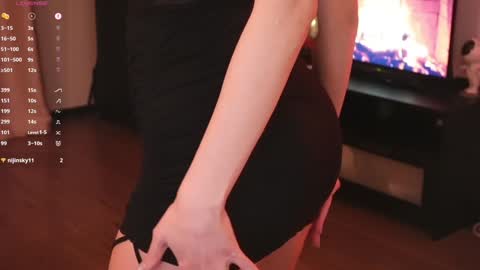 Snapshot of beatricefawne chatting on January 30, 2025, 11:02 pm Bzzz Bea online show from January 30, 2025, 11:02 pm