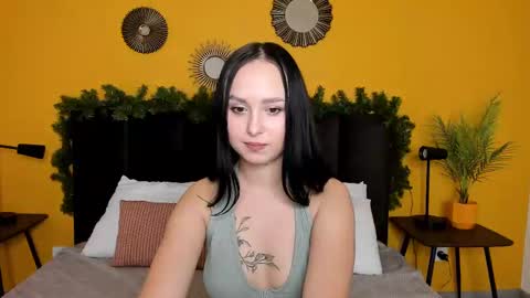 Snapshot of beatricereeves chatting on December 15, 2024, 1:24 am Beatrice 3 online show from December 15, 2024, 1:24 am