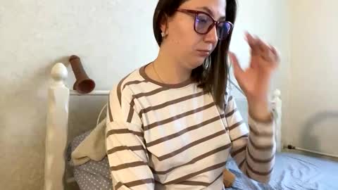 BeatriceTender online show from December 3, 2025, 10:02 am