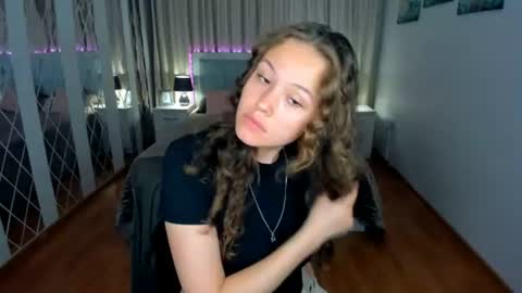 Snapshot of beatricewild chatting on July 19, 2026, 9:35 am BeatriceWild online show from July 19, 2026, 9:35 am
