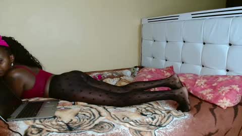 Snapshot of beauty_and_the_beastt chatting on November 27, 2025, 7:32 am Beauty And The Beast online show from November 27, 2025, 7:32 am