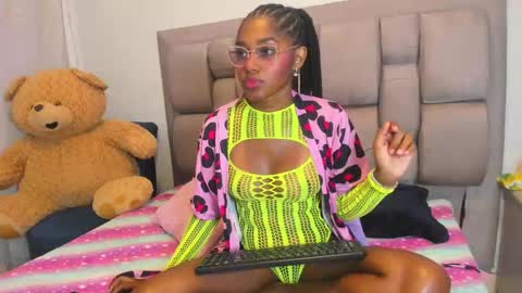 beauty_luci online show from October 7, 2025, 9:56 pm