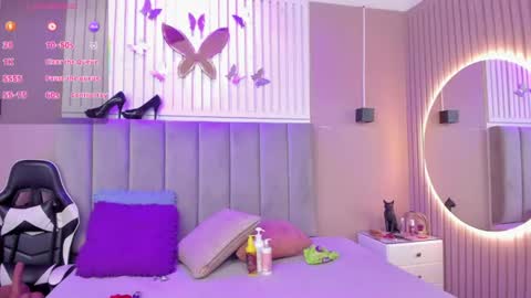 Snapshot of beauty_milf4 chatting on July 22, 2026, 11:35 am Chantall online show from July 22, 2026, 11:35 am