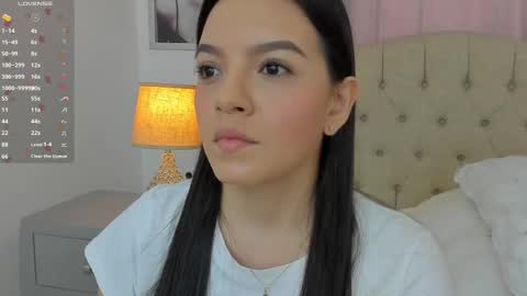 Ariana Reyes online show from November 24, 2025, 12:38 pm